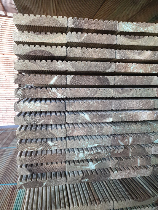 Kiefer Terrassendielen, 28x143 mm, kesseldruckimprägniert, grün, grob/fein