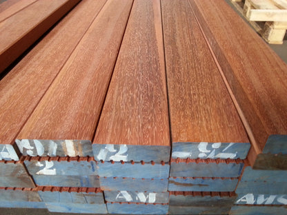 Bongossi Terrassendielen, 40x140 mm, AD, Sichtseite glatt, 3-seitig egalisiert