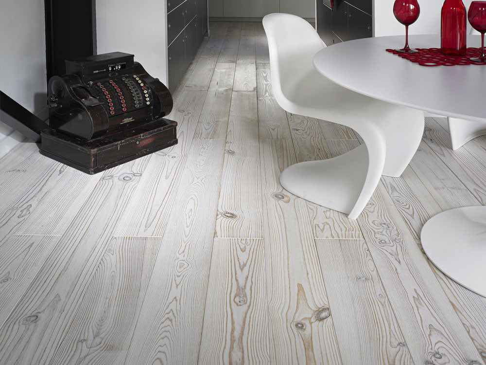 KAHRS Massivholzdielen, Seekiefer, 21×176mm, Natur, weiß naturgeölt, gebürstet rundum Nut & Feder, mit Microfase