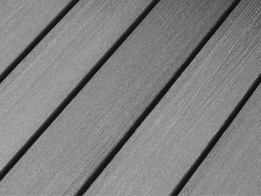 38x140 mm "Die Starke", WPC-Massivdiele, grau, mit Holzmaserung, leicht gebürstet/fein geriffelt