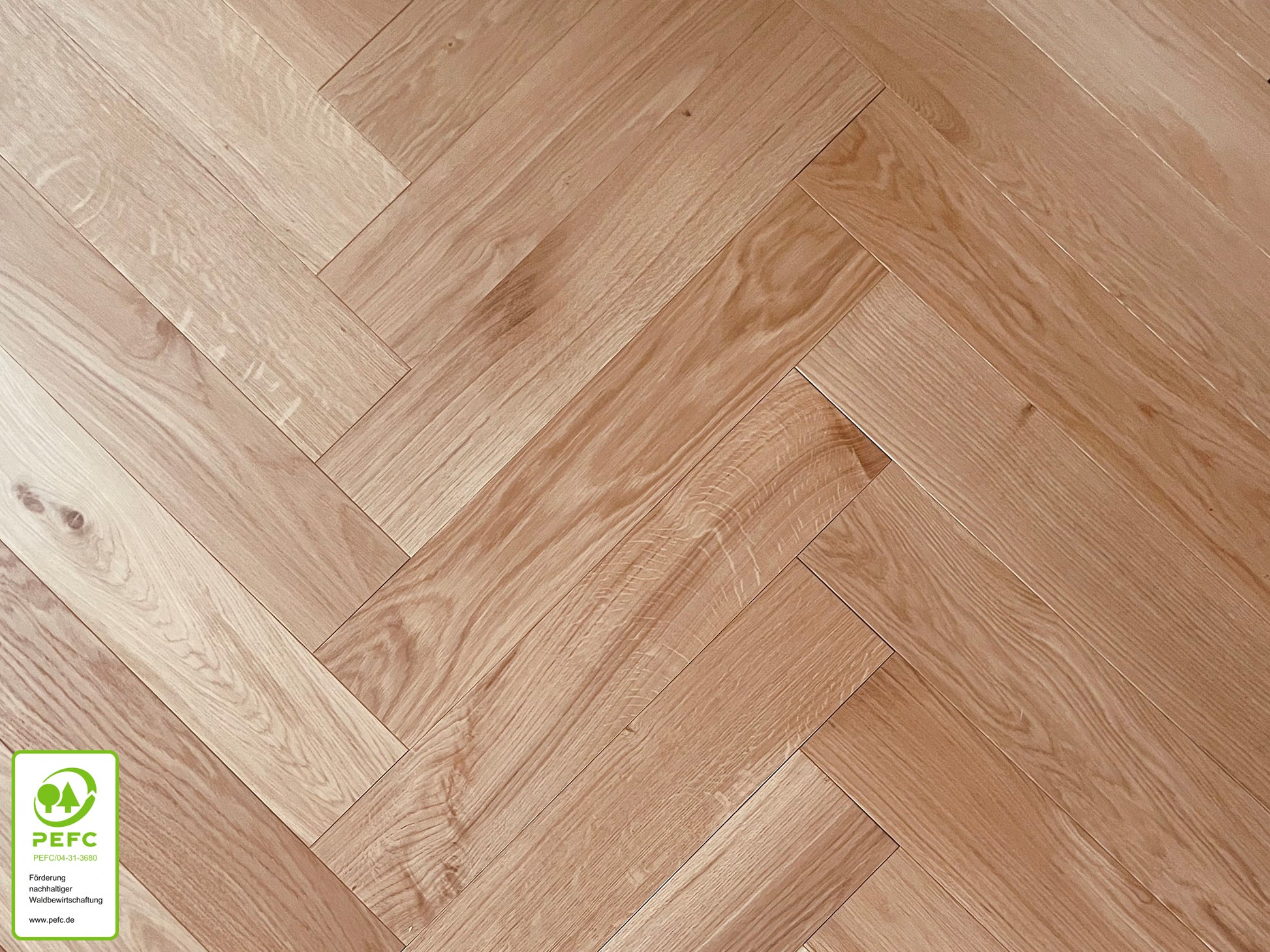 KAHRS Parkett Eiche "Fishbone" Natur, naturgeölt, Kanten gefast, 10x120x600 mm Nut & Feder, Aufbau: 2-Schicht, Nutzschicht: ca. 3 mm