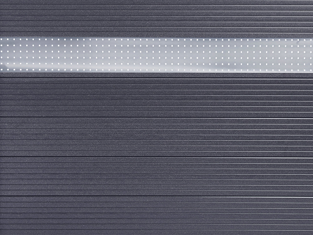 Fenstermodul aus Edelstahl für "Der Effektive" mit passendem Adapterprofil in Titangrau