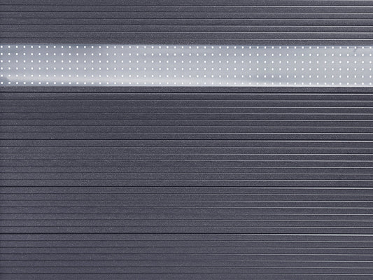 Fenstermodul aus Edelstahl für "Der Effektive" mit passendem Adapterprofil in Titangrau