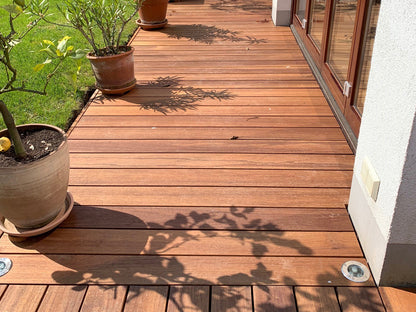 Guyana Teak (Basralocus) Terrassendielen, 25x140 mm, KD, glatt/glatt