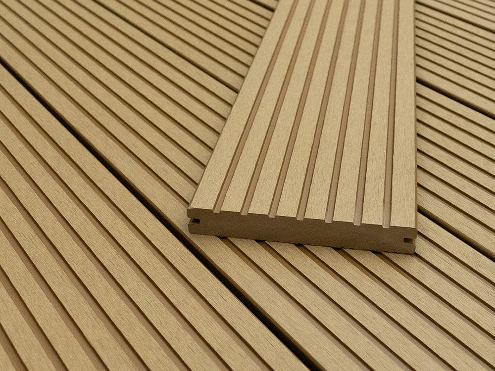 KAHRS WPC Terrassendielen, 20×140mm, Massiv, Teak, Grob/Strukturiert