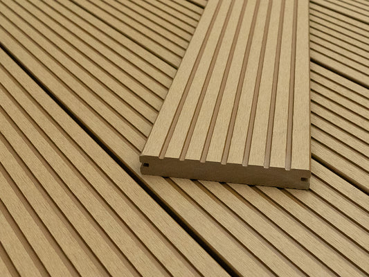 KAHRS WPC Terrassendielen, 20×140mm, Massiv, Teak, Grob/Strukturiert