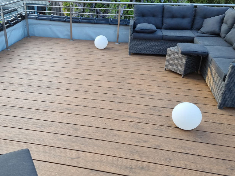 KAHRS WPC Terrassendielen, 20×200mm, Massiv XL, Herbstbraun, Grob/Strukturiert – Bild 11