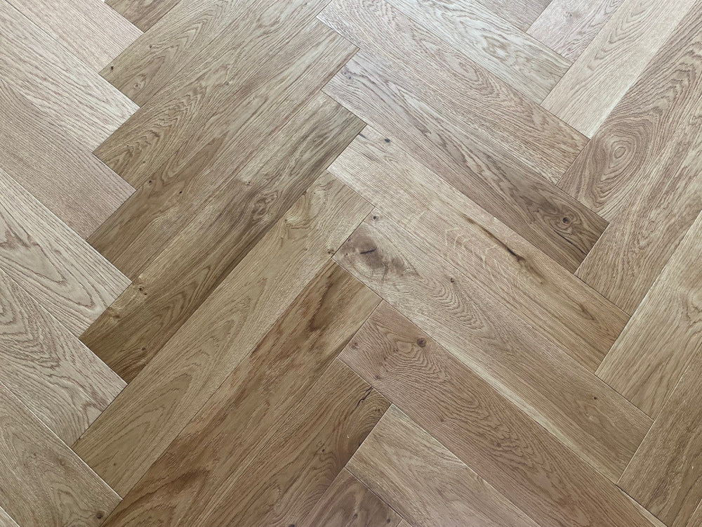 KAHRS Parkett Eiche "Fishbone" Natura, naturgeölt, gebürstet, Nut & Feder, 14/3x125x600 mm, 2,400 m² / VE