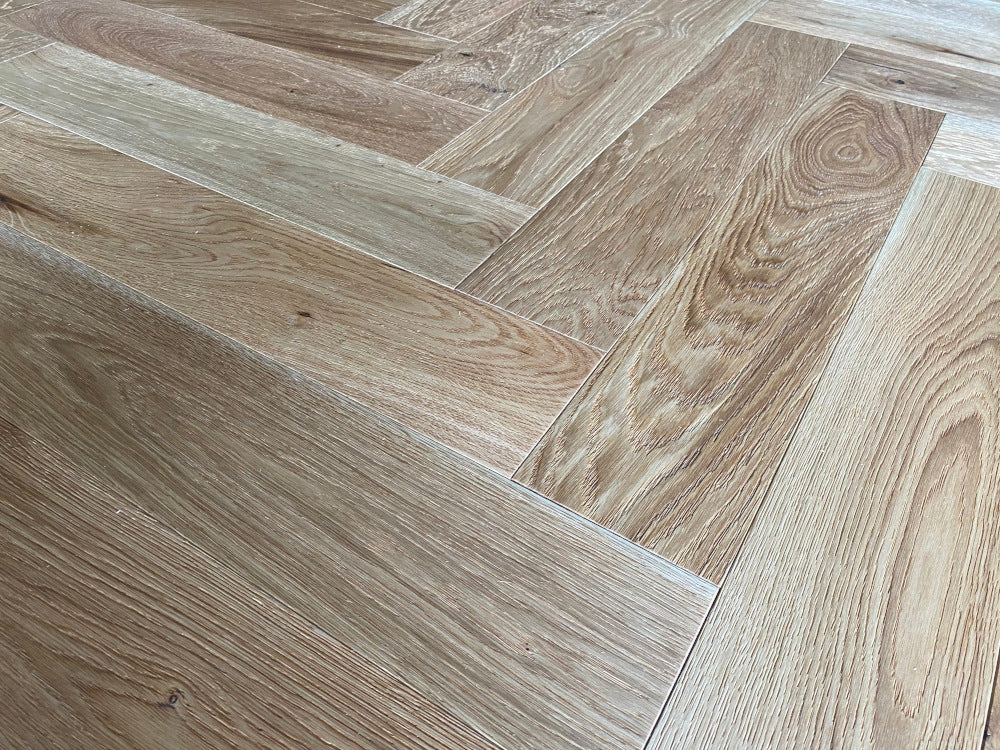 KAHRS Parkett Eiche "Fishbone" Natura, naturgeölt, gebürstet, Nut & Feder, 14/3x125x600 mm, 2,400 m² / VE