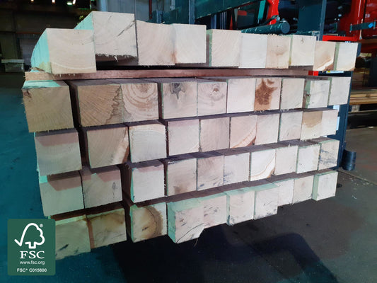 Eiche Kantholz, 100x100 mm, Frischeinschnitt, sägerau, nicht abgelagert