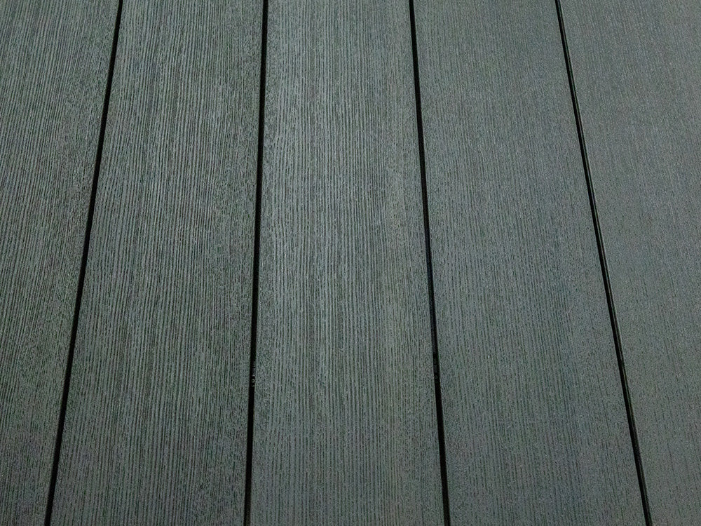 KAHRS BPC Terrassendielen, 20×140mm, Massiv, Medium Grey, strukturiert, co-extrudiert – Bild 6