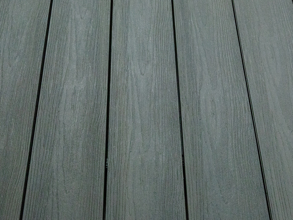 KAHRS BPC Terrassendielen, 20×140mm, Massiv, Medium Grey, strukturiert, co-extrudiert – Bild 7