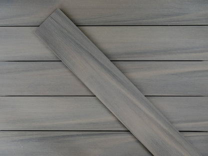 KAHRS BPC Terrassendielen, 20×210mm, Massiv XL, Silver gum, strukturiert, co-extrudiert – Bild 10
