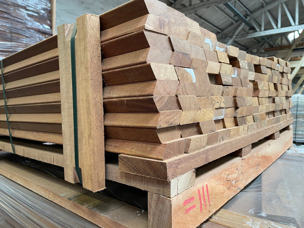 Guyana Ipe (Tanimbuca) Rhombusleisten, 25x65 mm, KD, 30° Schräge, gehobelt, Kanten gerundet