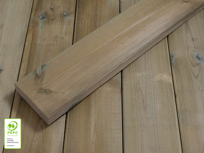 Kiefer Terrassendielen, 40x145 mm, kesseldruckimprägniert grün, glatt/glatt, Kanten gefast